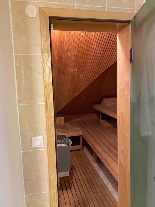 Rooftop 180M2 Loft With Private Sauna, Братислава Екстериор снимка