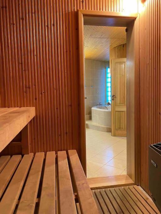 Rooftop 180M2 Loft With Private Sauna, Братислава Екстериор снимка