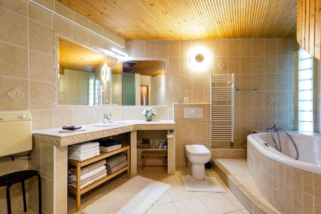 Rooftop 180M2 Loft With Private Sauna, Братислава Екстериор снимка