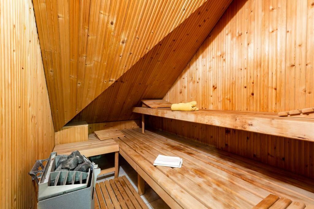 Rooftop 180M2 Loft With Private Sauna, Братислава Екстериор снимка